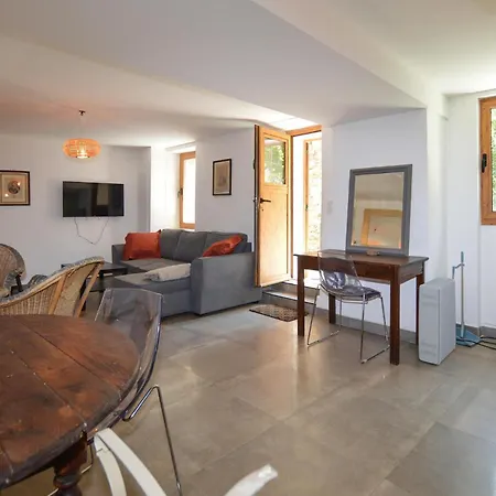 1 Bedroom Cozy In Lägenhet Lozzi