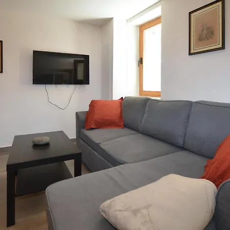 1 Bedroom Cozy In